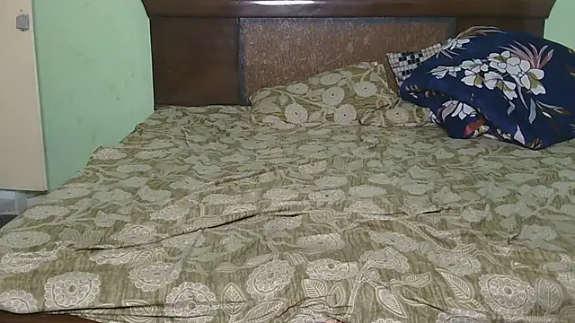 Snapshot of Zaraa_1 chatting on March 2025 10:28:02 AM Zaraa 1 online show from March 2025 10:28:02 AM