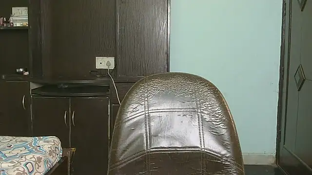 Snapshot of Zaraa_1 chatting on October 2025 04:54:01 AM Zaraa 1 online show from October 2025 04:54:01 AM