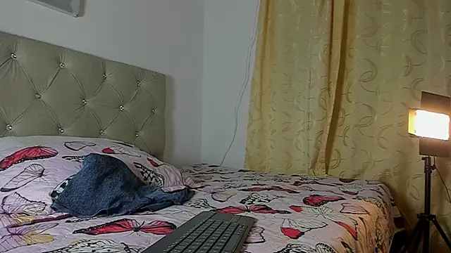 Vahiolet smith online show from September 2025 03:17:01 AM