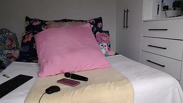 Snapshot of Amberbela chatting on November 2025 06:57:02 AM Amberbela online show from November 2025 06:57:02 AM