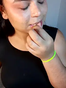 Snapshot of Cleo_hills chatting on December 2024 04:10:01 PM Cleo hills online show from December 2024 04:10:01 PM