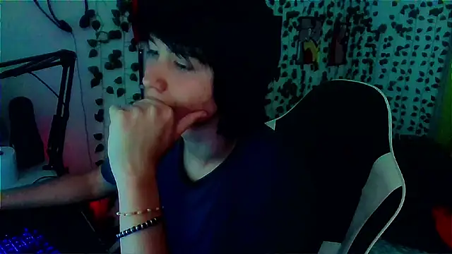 Snapshot of Andy_gray chatting on April 2026 01:04:01 PM Andy gray online show from April 2026 01:04:01 PM