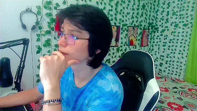 Snapshot of Andy_gray chatting on April 2026 06:10:01 PM Andy gray online show from April 2026 06:10:01 PM