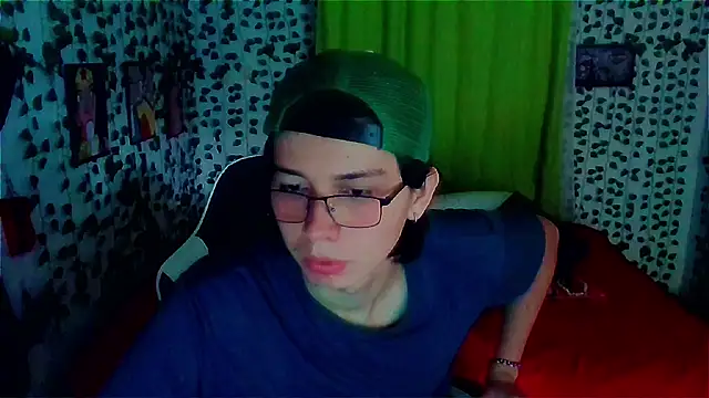 Snapshot of Andy_gray chatting on May 2026 12:32:02 PM Andy gray online show from May 2026 12:32:02 PM