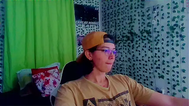 Snapshot of Andy_gray chatting on May 2026 04:59:02 PM Andy gray online show from May 2026 04:59:02 PM