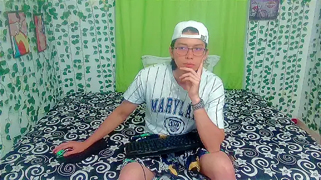 Snapshot of Andy_gray chatting on May 2026 02:23:01 PM Andy gray online show from May 2026 02:23:01 PM