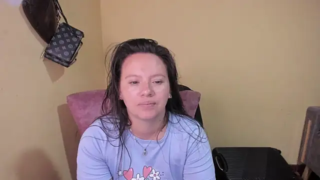 lauraguzman online show from May 2026 06:32:01 AM