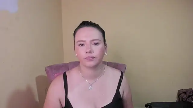 lauraguzman online show from June 2026 02:58:01 AM