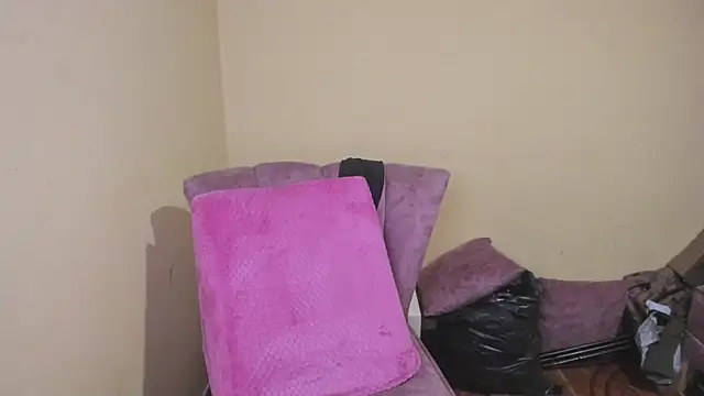 lauraguzman online show from June 2026 03:28:01 AM