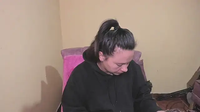 lauraguzman online show from July 2026 02:51:02 AM