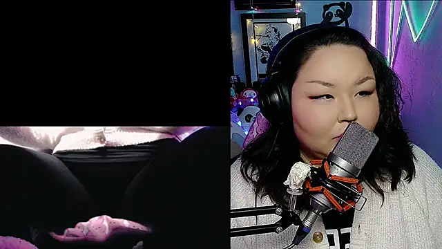 Snapshot of EmGreens chatting on March 2025 03:17:01 AM EmGreens online show from March 2025 03:17:01 AM