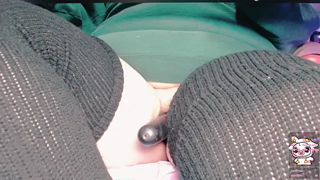 Snapshot of EmGreens chatting on March 2025 06:53:01 AM EmGreens online show from March 2025 06:53:01 AM