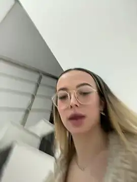 Snapshot of KylieJoyce chatting on January 2025 05:03:01 AM KylieJoyce online show from January 2025 05:03:01 AM