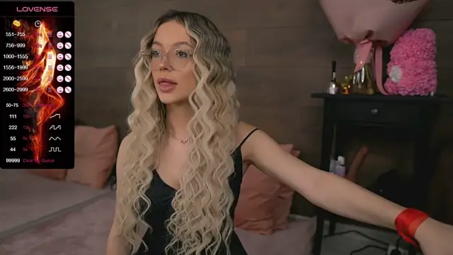 Snapshot of KylieJoyce chatting on February 2025 10:43:01 PM KylieJoyce online show from February 2025 10:43:01 PM