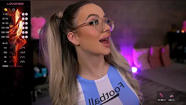 Snapshot of KylieJoyce chatting on February 2025 08:34:02 PM KylieJoyce online show from February 2025 08:34:02 PM