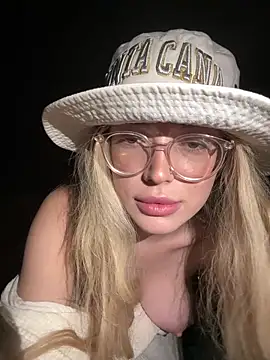 Snapshot of KylieJoyce chatting on February 2025 06:43:01 AM KylieJoyce online show from February 2025 06:43:01 AM