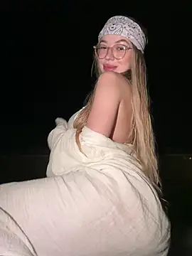 Snapshot of KylieJoyce chatting on February 2025 08:52:01 AM KylieJoyce online show from February 2025 08:52:01 AM