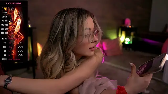 Snapshot of KylieJoyce chatting on February 2025 03:13:02 AM KylieJoyce online show from February 2025 03:13:02 AM