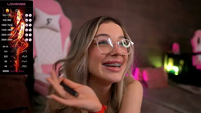 Snapshot of KylieJoyce chatting on February 2025 08:33:02 PM KylieJoyce online show from February 2025 08:33:02 PM