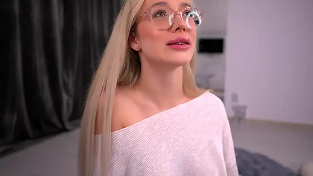 Snapshot of KylieJoyce chatting on January 2026 09:30:02 PM KylieJoyce online show from January 2026 09:30:02 PM