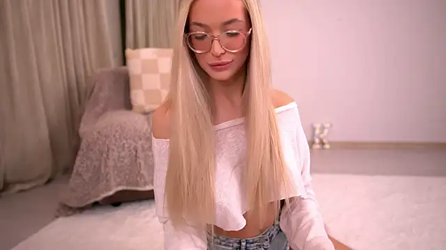 Snapshot of KylieJoyce chatting on February 2026 09:29:02 PM KylieJoyce online show from February 2026 09:29:02 PM