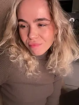 SkyBriii online show from December 2024 06:44:01 PM