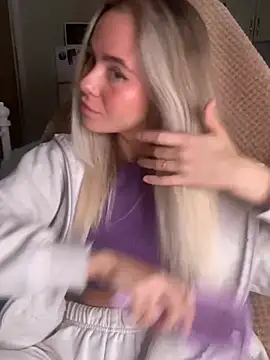 SkyBriii online show from December 2024 08:40:02 PM