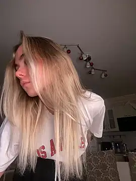 SkyBriii online show from December 2024 05:29:02 PM