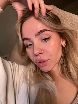 SkyBriii online show from December 2024 06:44:02 PM