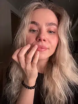 SkyBriii online show from January 2025 06:24:02 PM