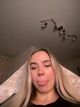 SkyBriii online show from January 2025 07:10:01 PM