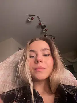 SkyBriii online show from January 2025 07:16:01 PM