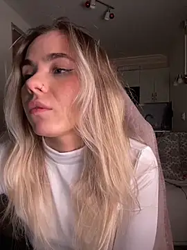 SkyBriii online show from January 2025 07:37:01 PM