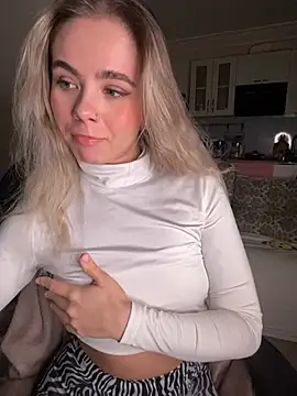 SkyBriii online show from February 2025 04:22:01 PM