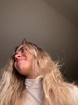 SkyBriii online show from February 2025 07:34:01 PM