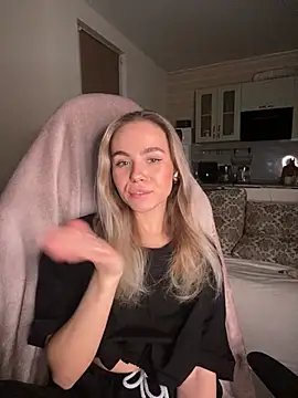 SkyBriii online show from February 2025 06:10:01 PM