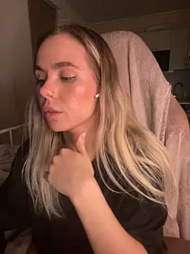 SkyBriii online show from February 2025 09:13:01 PM