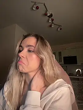 SkyBriii online show from February 2025 03:06:01 PM