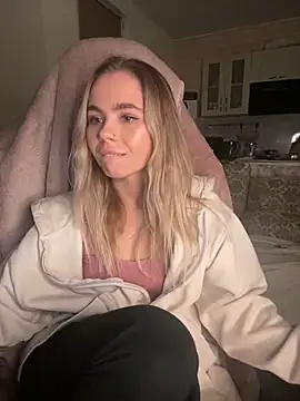 SkyBriii online show from February 2025 06:07:01 PM