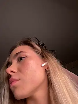 SkyBriii online show from February 2025 06:37:02 PM