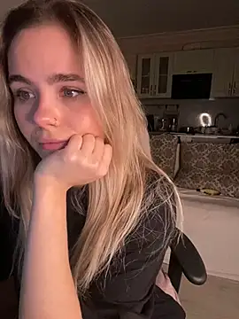 SkyBriii online show from February 2025 09:39:01 PM