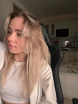 SkyBriii online show from February 2025 10:04:02 PM