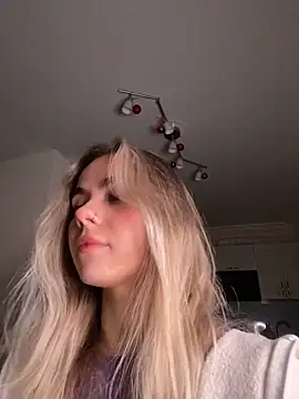 SkyBriii online show from February 2025 07:50:02 PM