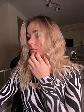 SkyBriii online show from February 2025 04:53:02 PM