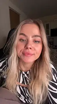 SkyBriii online show from February 2025 05:53:02 PM