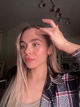 SkyBriii online show from February 2025 07:48:02 PM