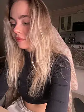 SkyBriii online show from February 2025 06:36:02 PM