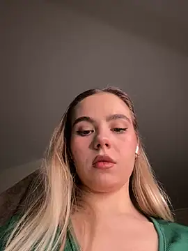 SkyBriii online show from February 2025 06:21:02 PM