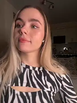 SkyBriii online show from February 2025 06:52:02 PM