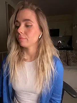 SkyBriii online show from March 2025 09:11:02 PM